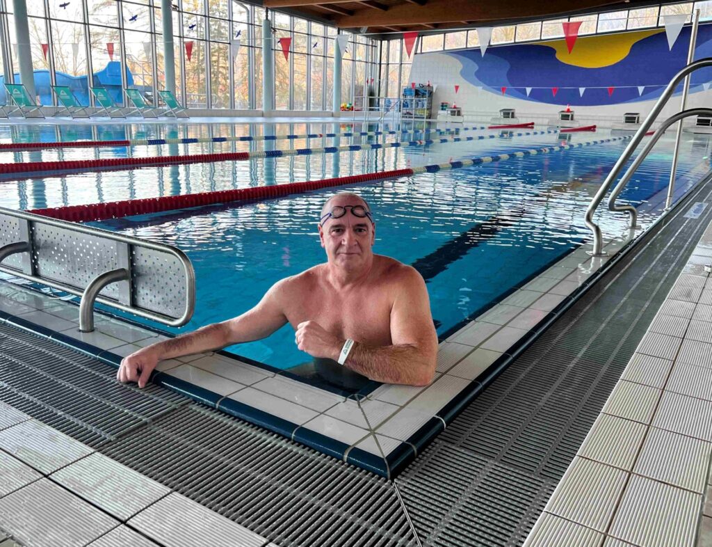 Schwimmer mit der FEZ Jahreskarte, Foto von Stadtwerke Meiningen