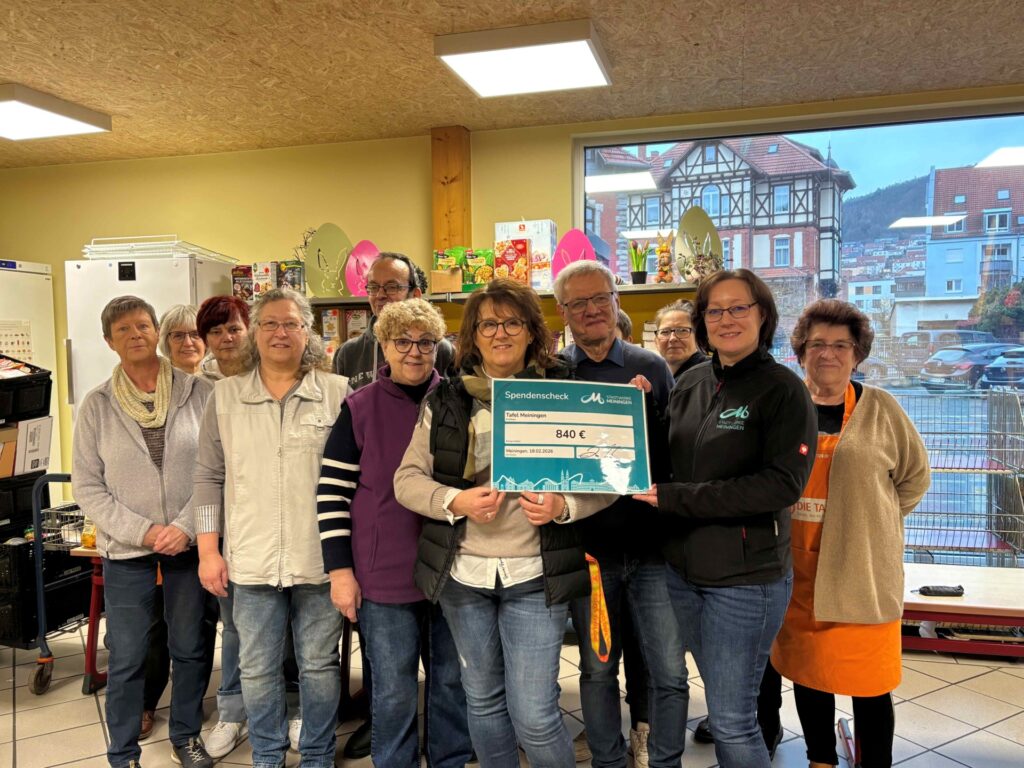 Übergabe des Spendenschecks an die Tafel Meiningen, Foto von Stadtwerke Meiningen